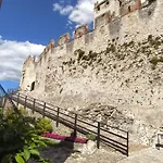 Elena Brenzone sul Garda