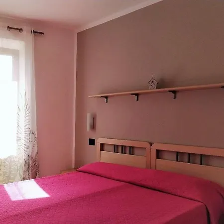 Elena Brenzone sul Garda