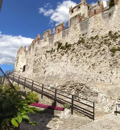 Elena Brenzone sul Garda